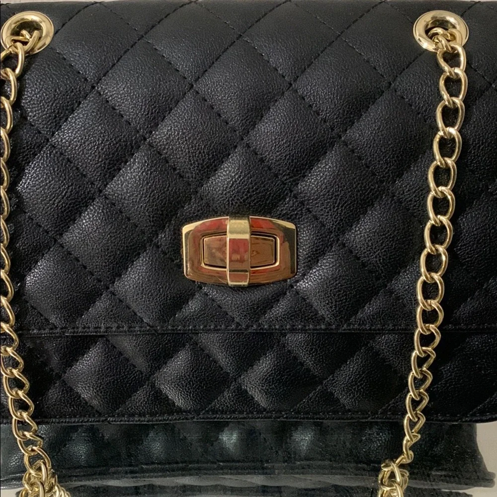 Elegant Black Quilted Chain Bag - Picture 3 of 6